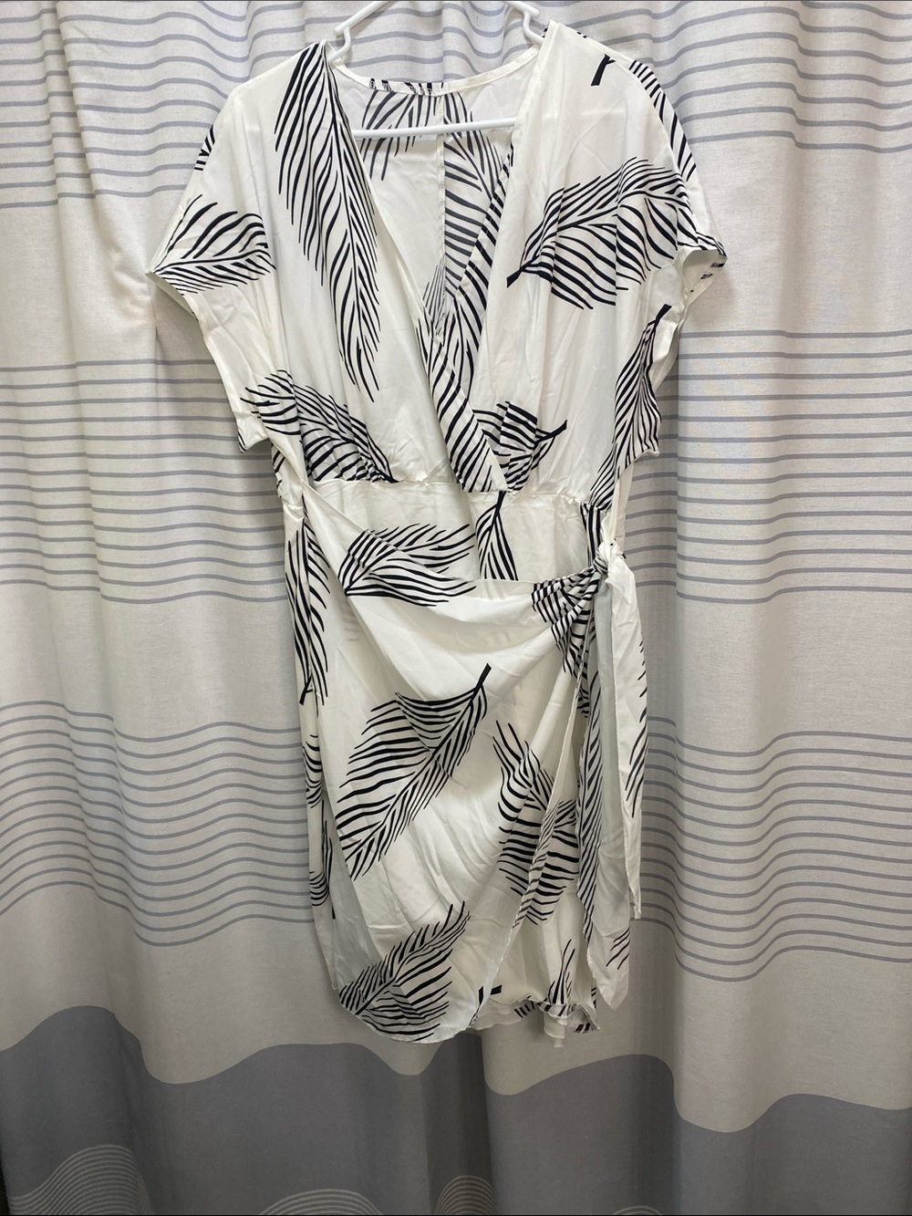 SHEIN White and black accent dress